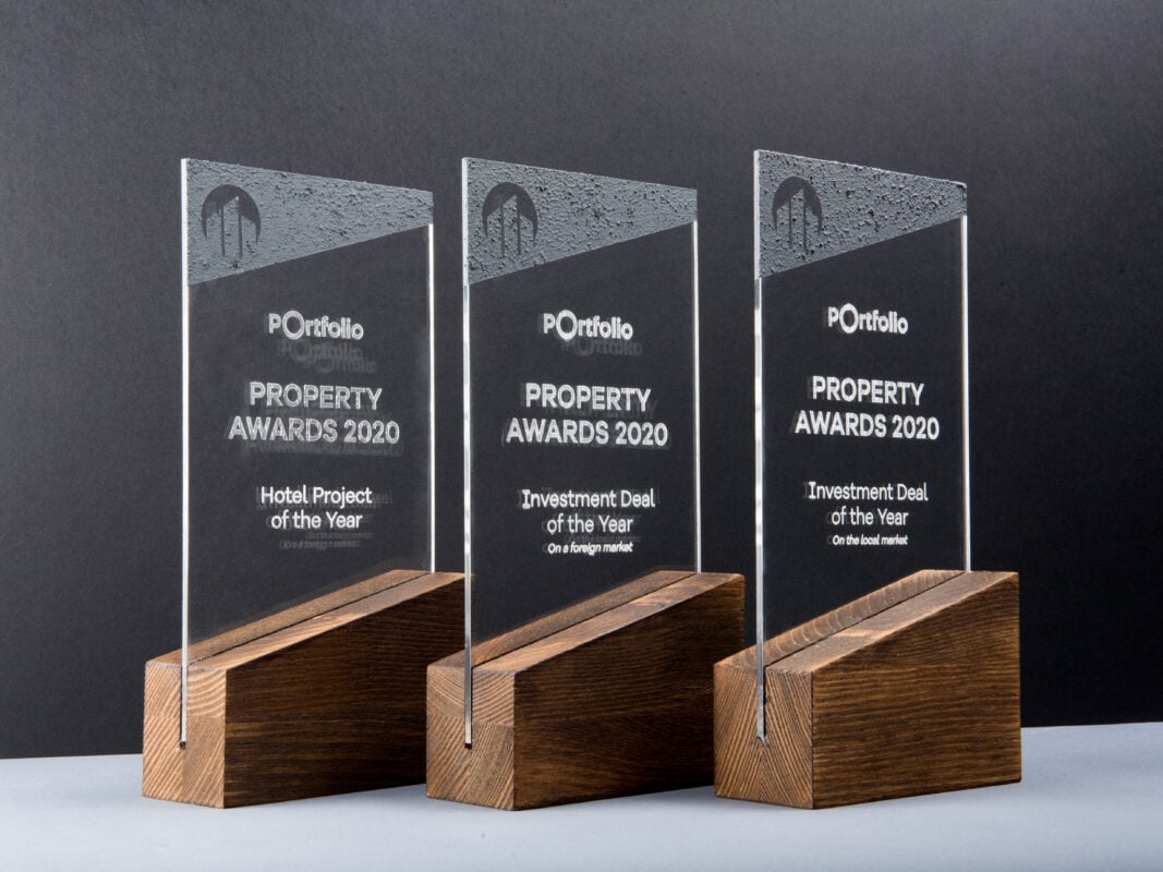 Plexiglass plaques