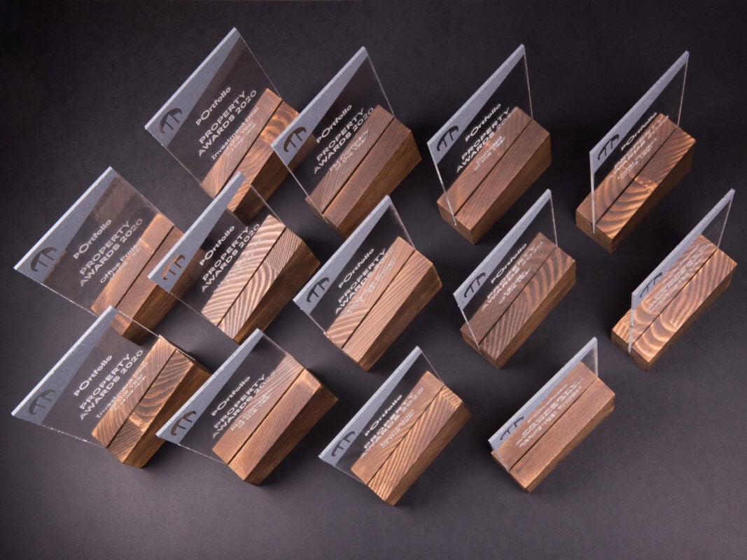 Plexiglass plaques