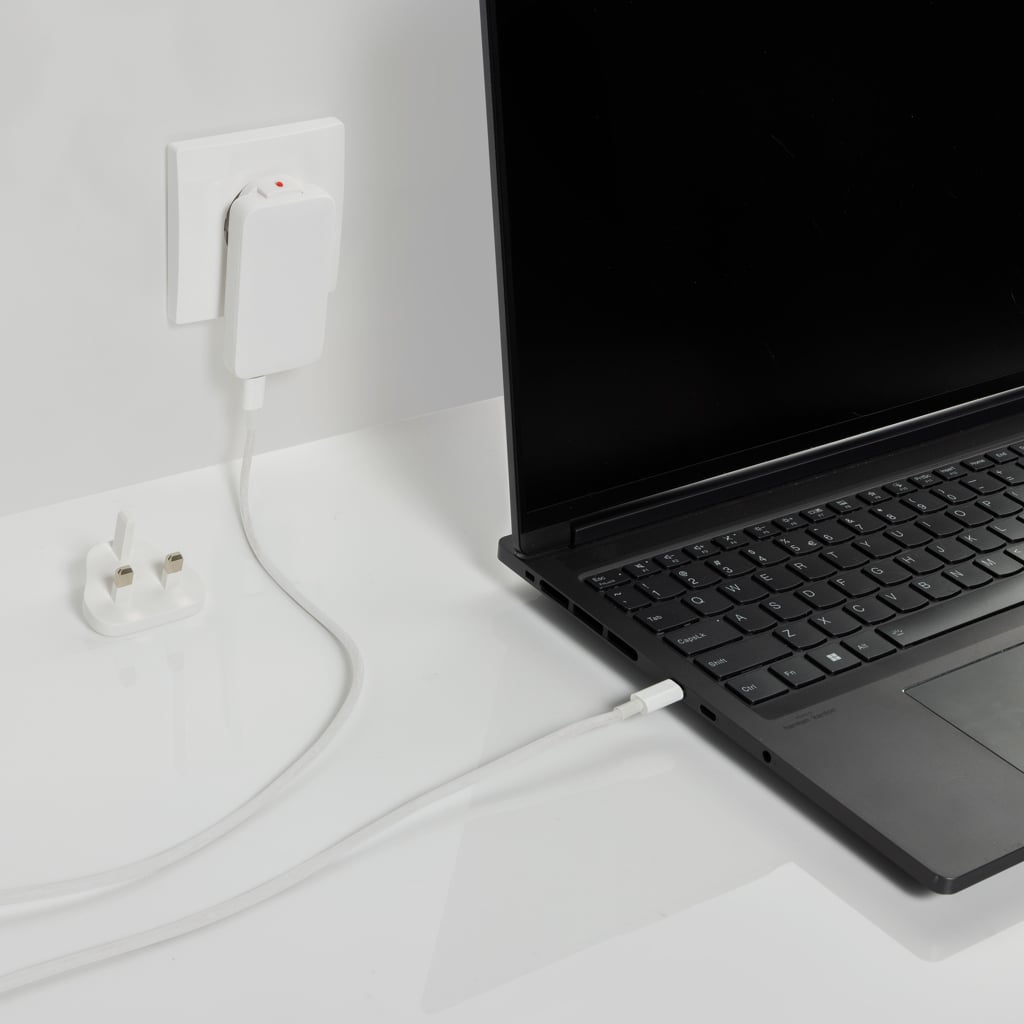 Fluxo RCS 65W flat GAN charger with universal connectors